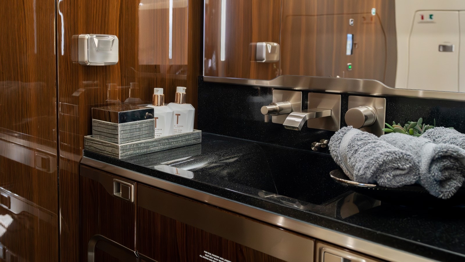 Bombardier Challenger 350 Interior