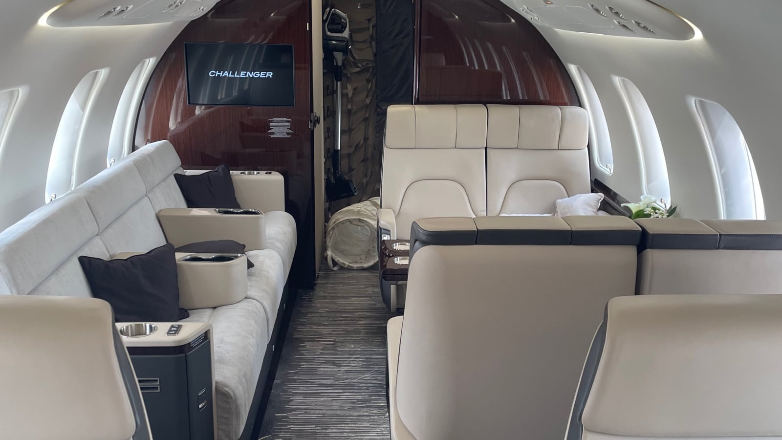 Bombardier Challenger 350 Interior