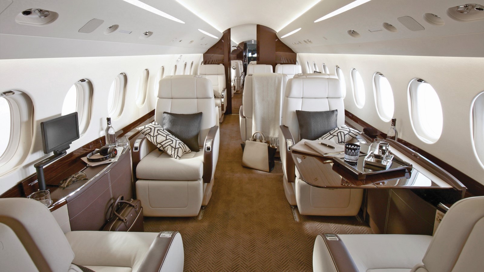 Dassault Falcon 2000LXS Interior