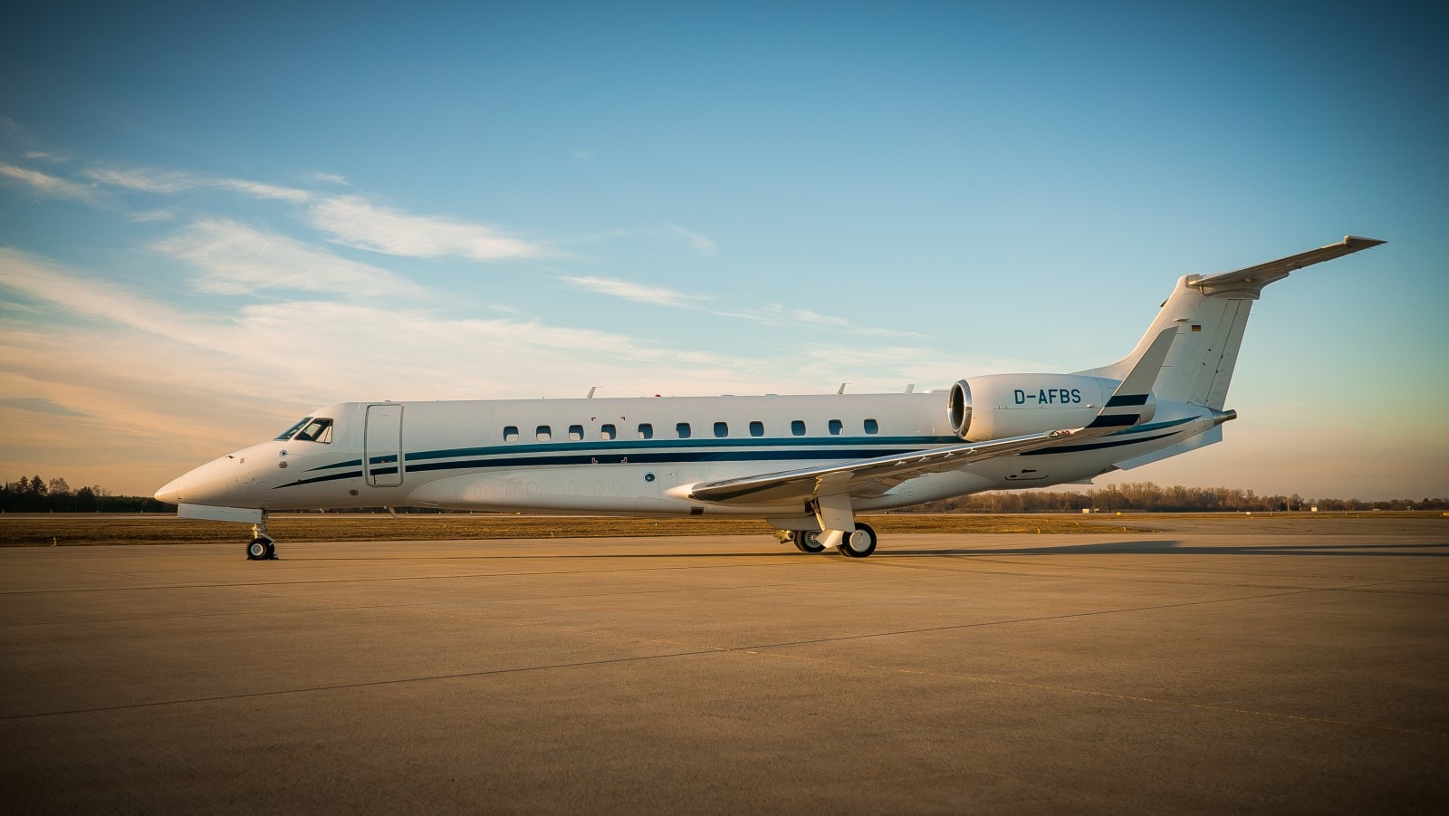 Embraer Legacy 650 Exterior