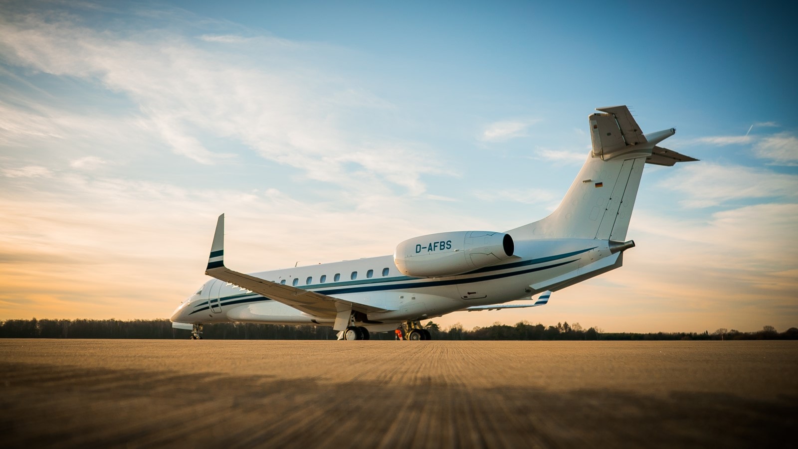 Embraer Legacy 650 Exterior